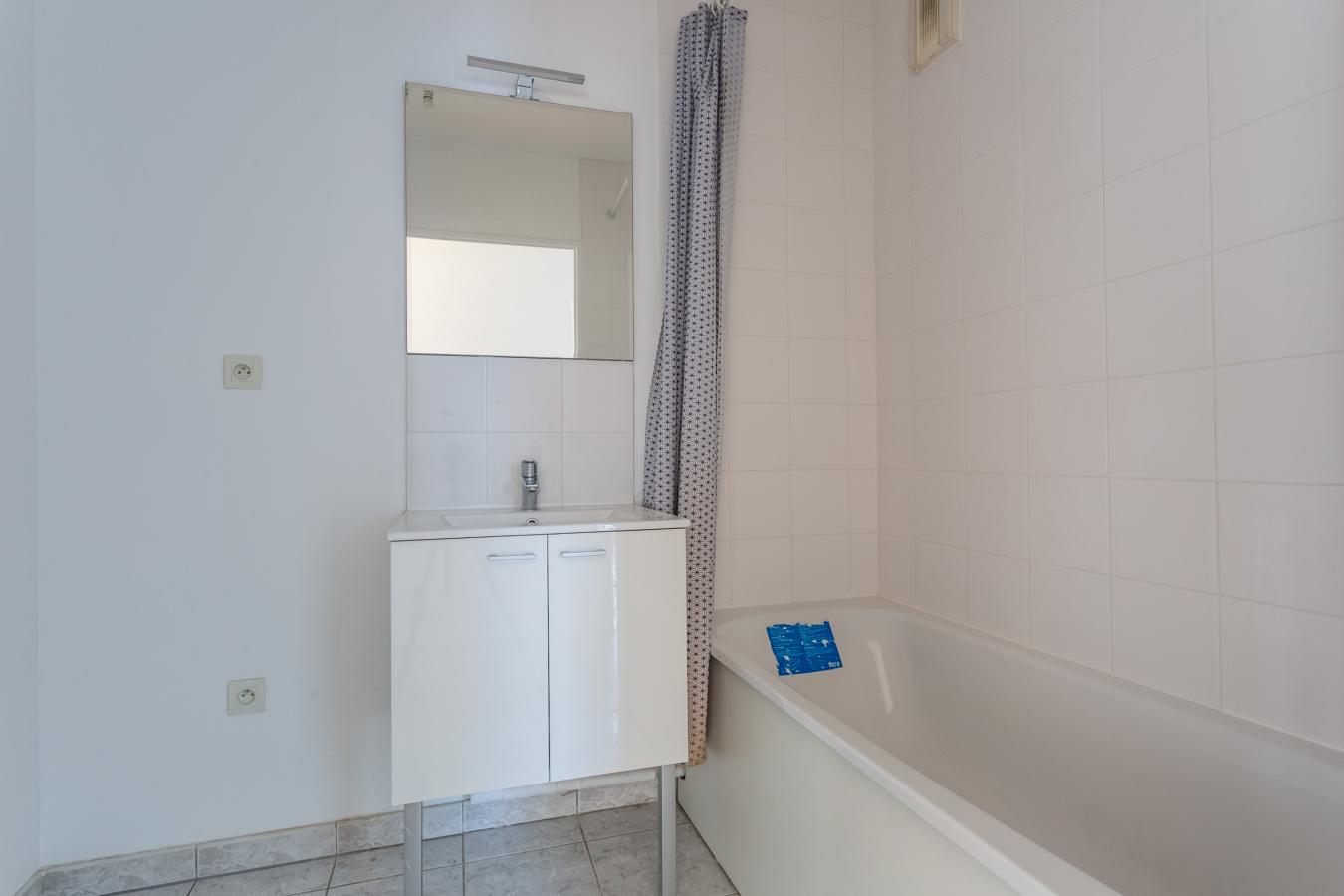 
																																							4 pièces - 
																																						2ème étage - 84m² - 1 687,03 € - Photo #4