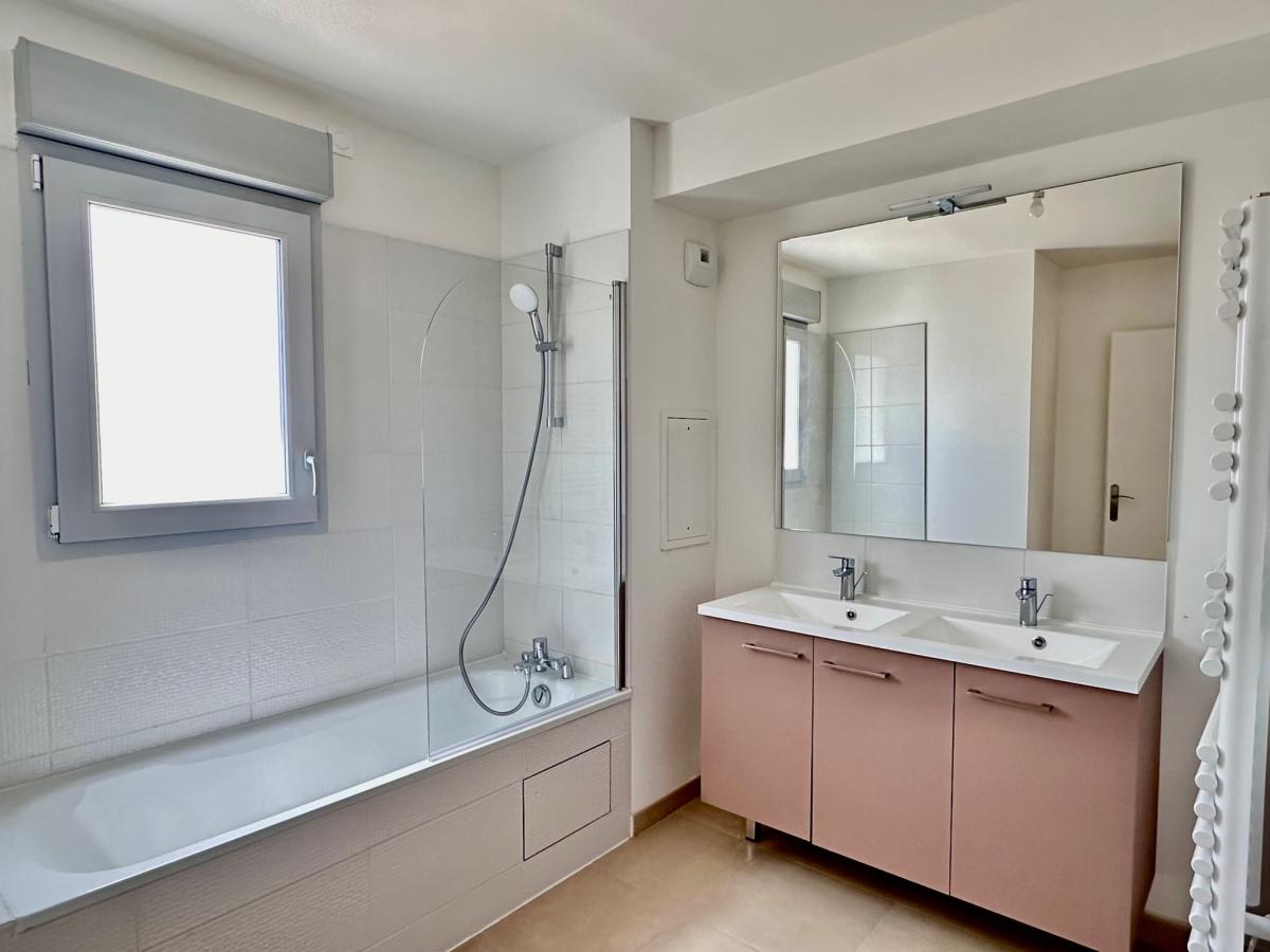 
																			5 pièces - 
																		RDC - 114m² - 2 712,56 € - Photo #7
