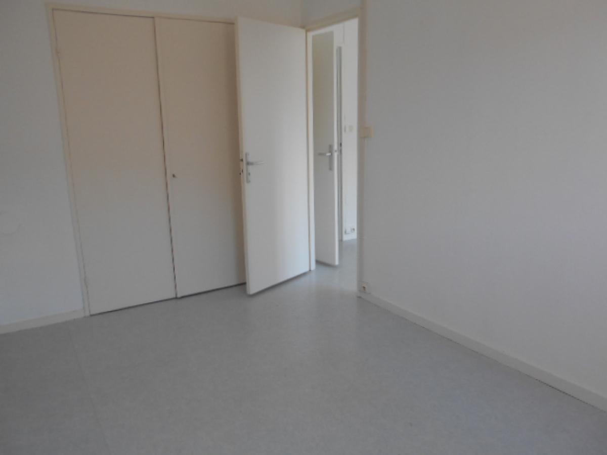4 pièces - 2ème étage - 67m² - 96 000 € - Photo #2