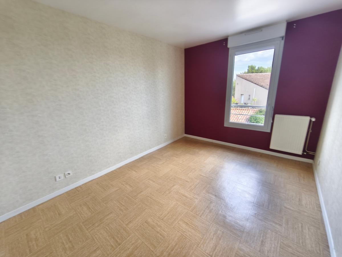 
																																							4 pièces - 
																																						RDC - 0m² - 165 000 € - Photo #3