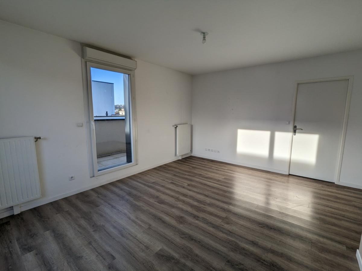
																																							2 pièces - 
																																						1er étage - 41m² - 820,04 € - Photo #2