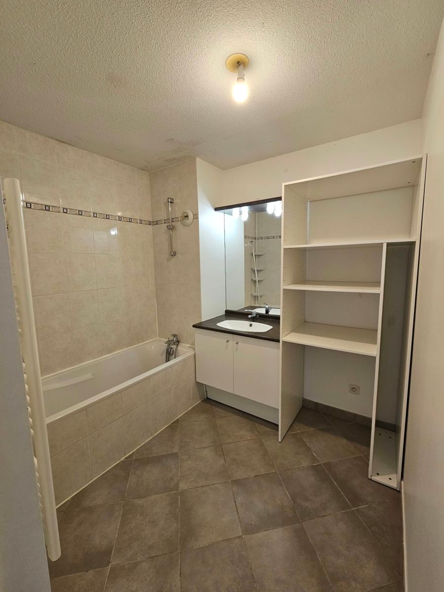 
																																							3 pièces - 
																																						2ème étage - 67m² - 1 454,80 € - Photo #3