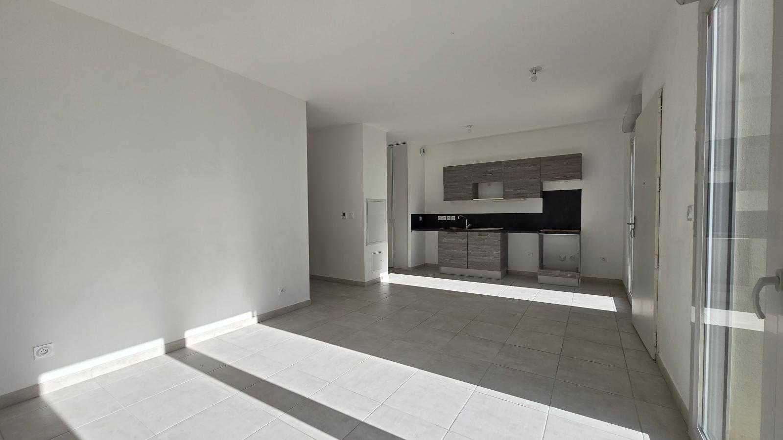 
																																							3 pièces - 
																																						RDC - 66m² - 1 139,32 € - Photo #3