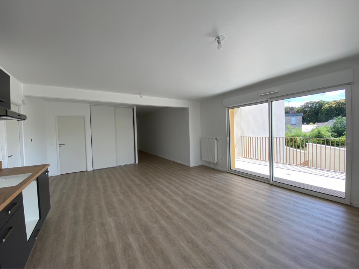
																																							4 pièces - 
																																						2ème étage - 91m² - 1 066,20 € - Photo #2