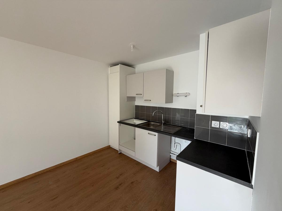 
																																							3 pièces - 
																																						RDC - 69m² - 727,81 € - Photo #2
