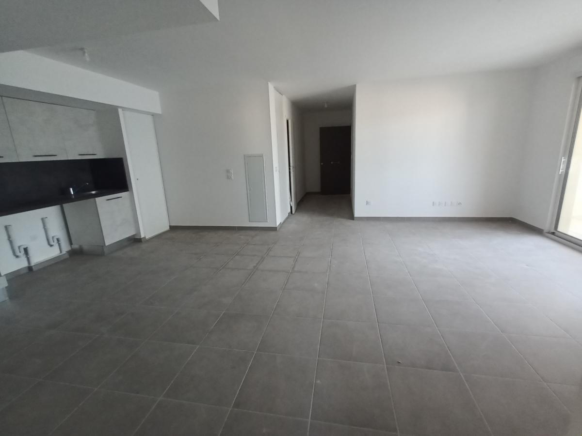 
																																							3 pièces - 
																																						2ème étage - 74m² - 1 296,55 € - Photo #3