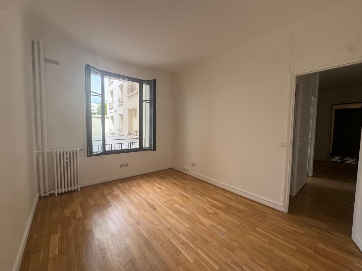 1 pièce - RDC - 240 000 € - Photo #3