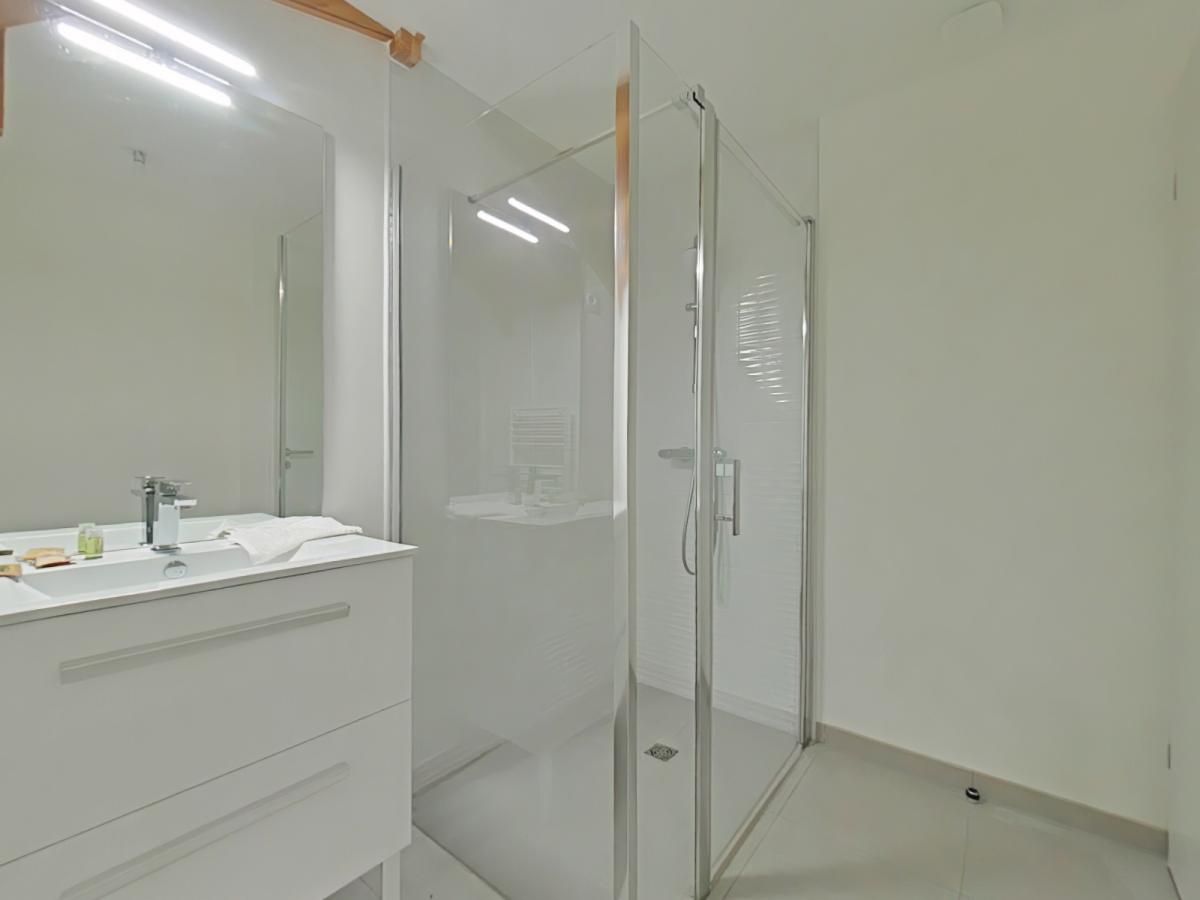 
																																							5 pièces - 
																																						RDC - 105m² - 1 065,09 € - Photo #3