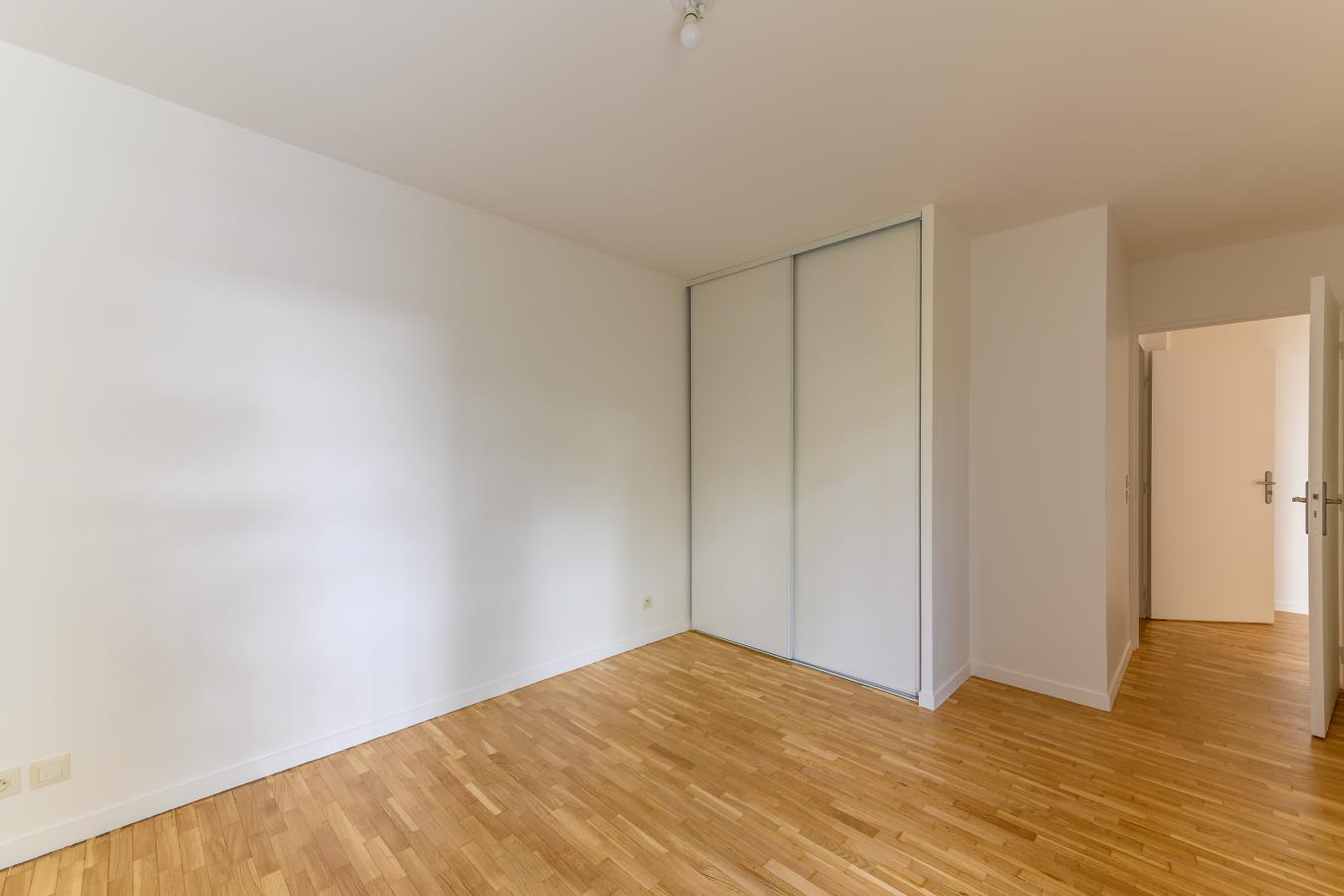 
																																							1 pièce - 
																																						2ème étage - 30m² - 855,69 € - Photo #2