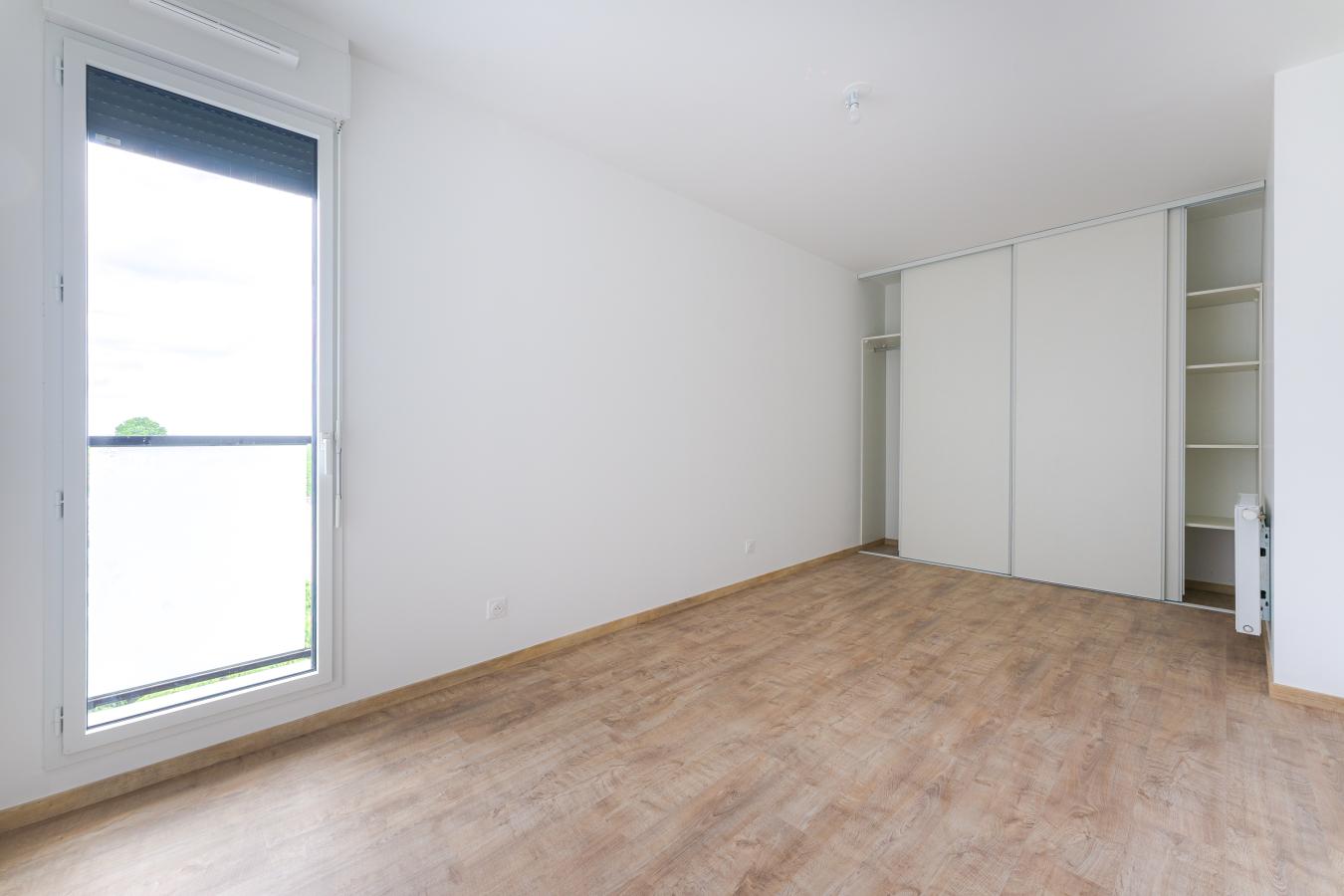 
																																							3 pièces - 
																																						8ème étage - 70m² - 1 048,99 € - Photo #5