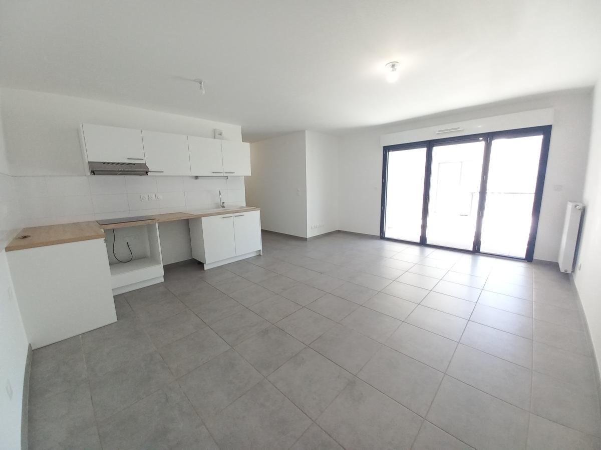 3 pièces - 1er étage - 70m² - 983,61 € - Photo #2