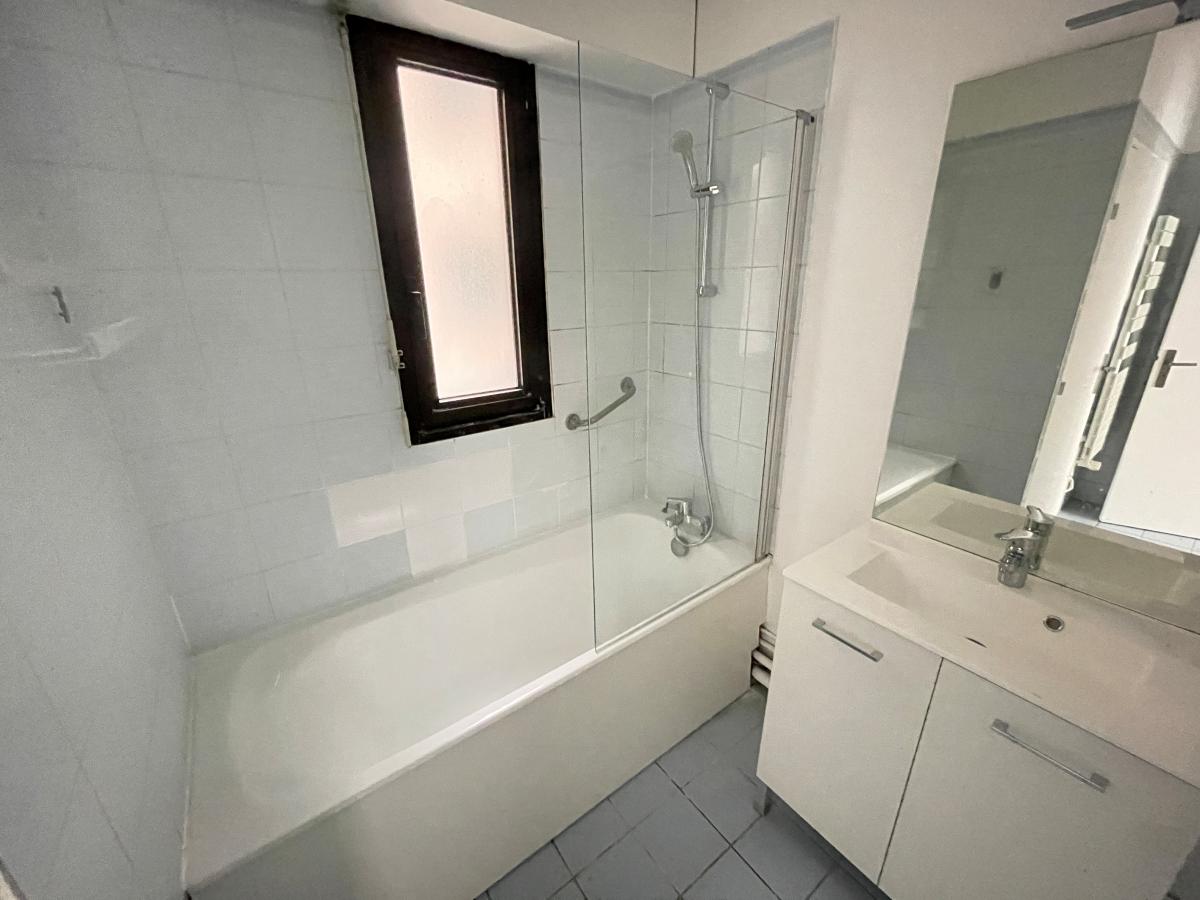 
																																							3 pièces - 
																																						4ème étage - 71m² - 2 107,50 € - Photo #5