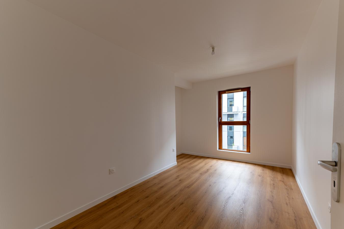 
																			4 pièces - 
																		5ème étage - 89m² - 1 640,98 € - Photo #5