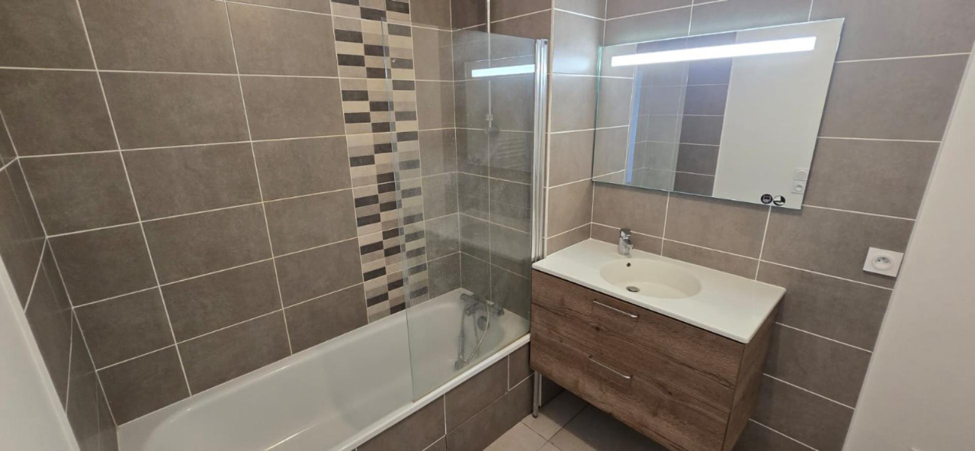 
																			3 pièces - 
																		3ème étage - 63m² - 911,46 € - Photo #6