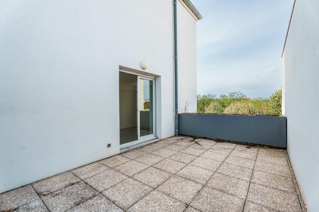 
																																							5 pièces - 
																																						2ème étage - 115m² - 211 300 € - Photo #1