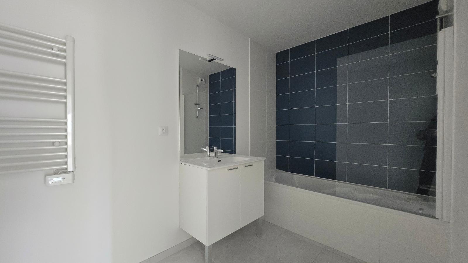 
																																							3 pièces - 
																																						RDC - 68m² - 925,60 € - Photo #3