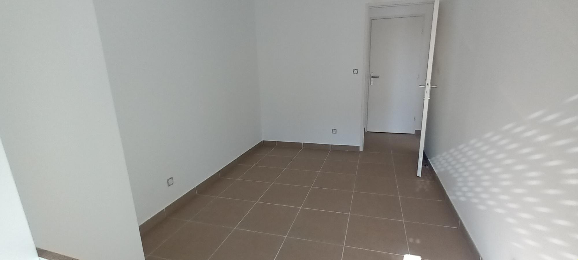 4 pièces - 4ème étage - 88m² - 1 265,68 € - Photo #5