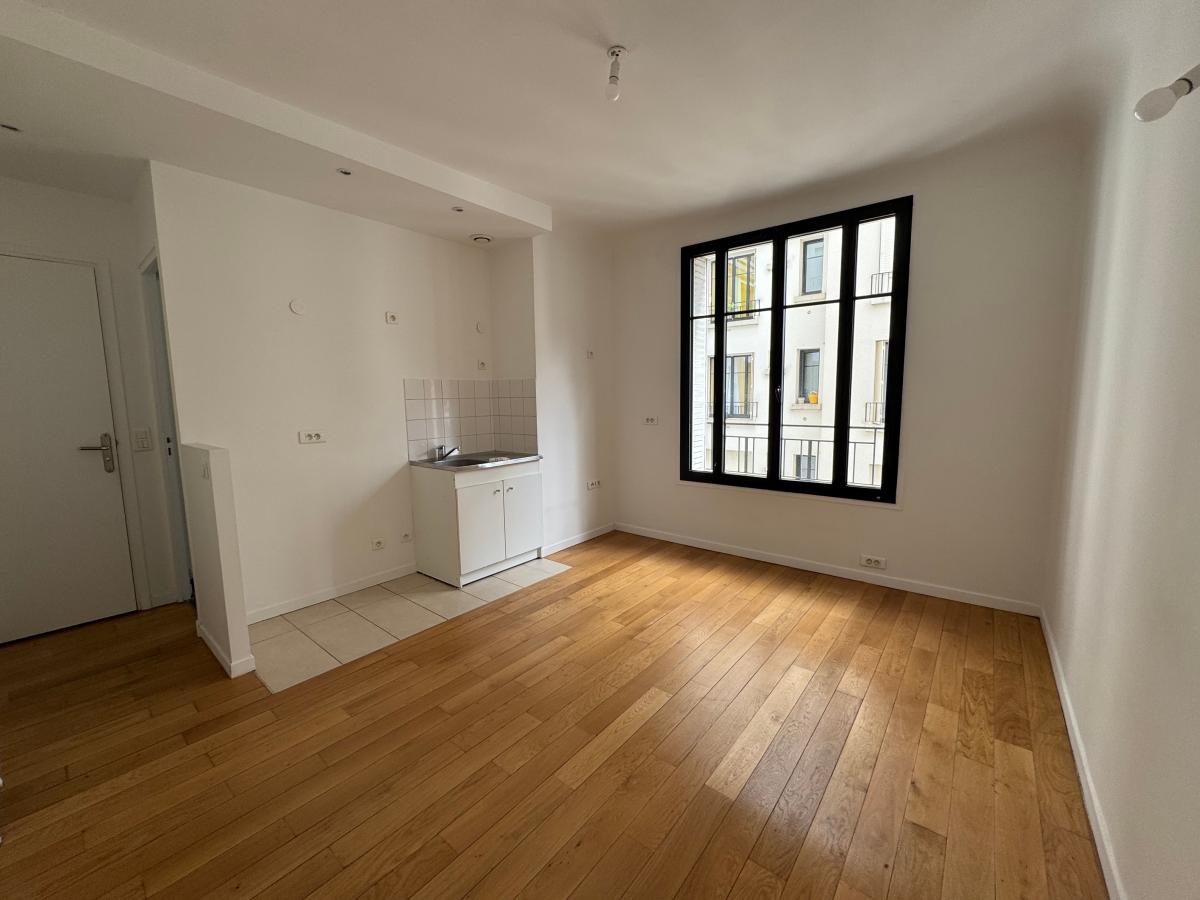 
																																							1 pièce - 
																																						4ème étage - 19m² - 175 000 € - Photo #1