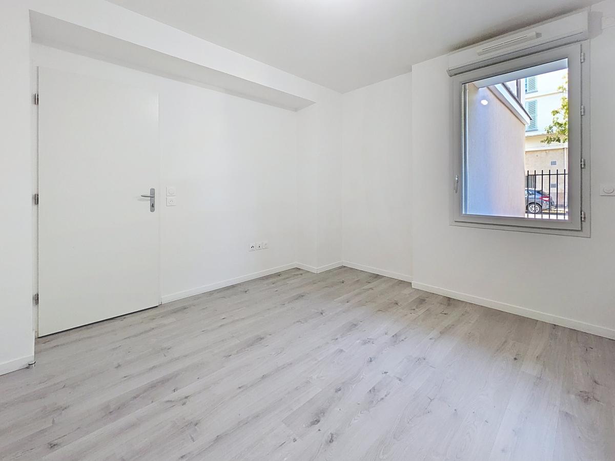 2 pièces - RDC - 45m² - 879,52 € - Photo #2