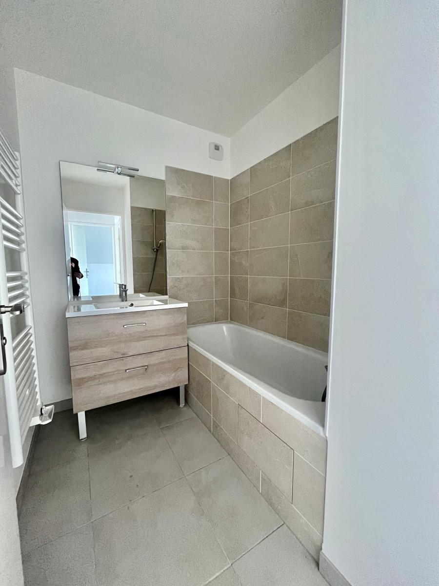
																																							3 pièces - 
																																						1er étage - 68m² - 1 255,83 € - Photo #3