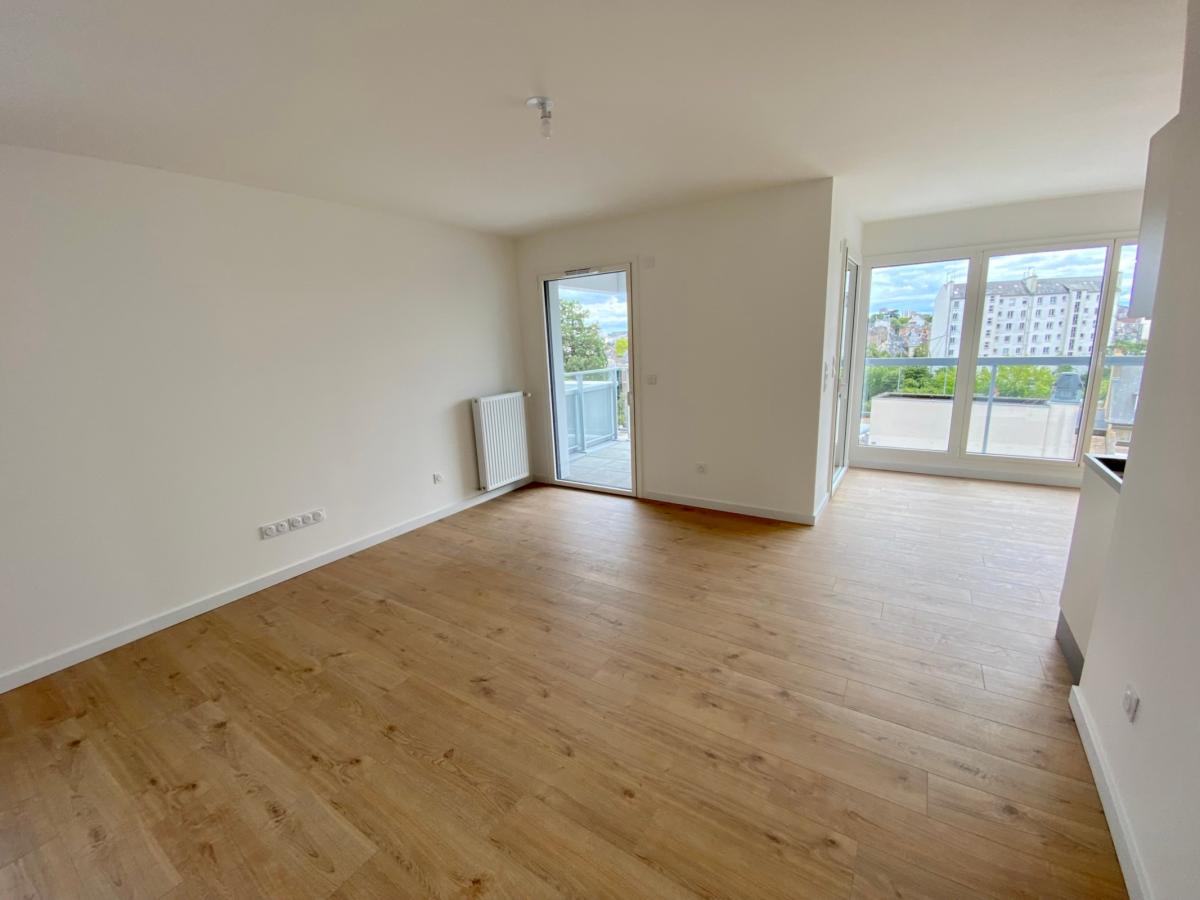 
																																							3 pièces - 
																																						6ème étage - 73m² - 1 057,56 € - Photo #2