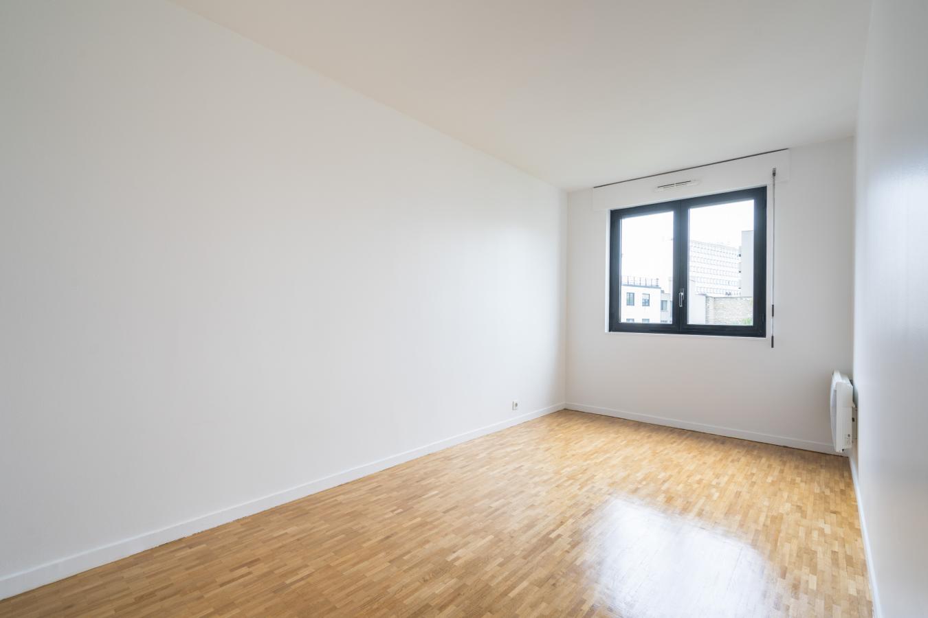 
																																							6 pièces - 
																																						RDC - 129m² - 3 564,77 € - Photo #2