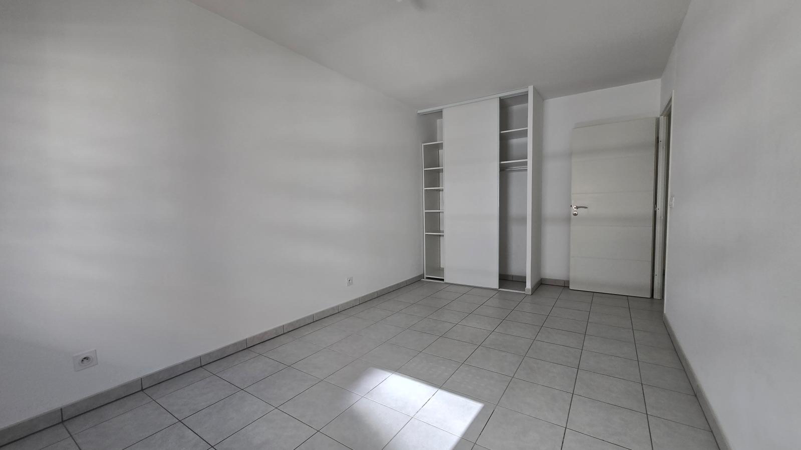 
																																							4 pièces - 
																																						5ème étage - 106m² - 1 610,81 € - Photo #4