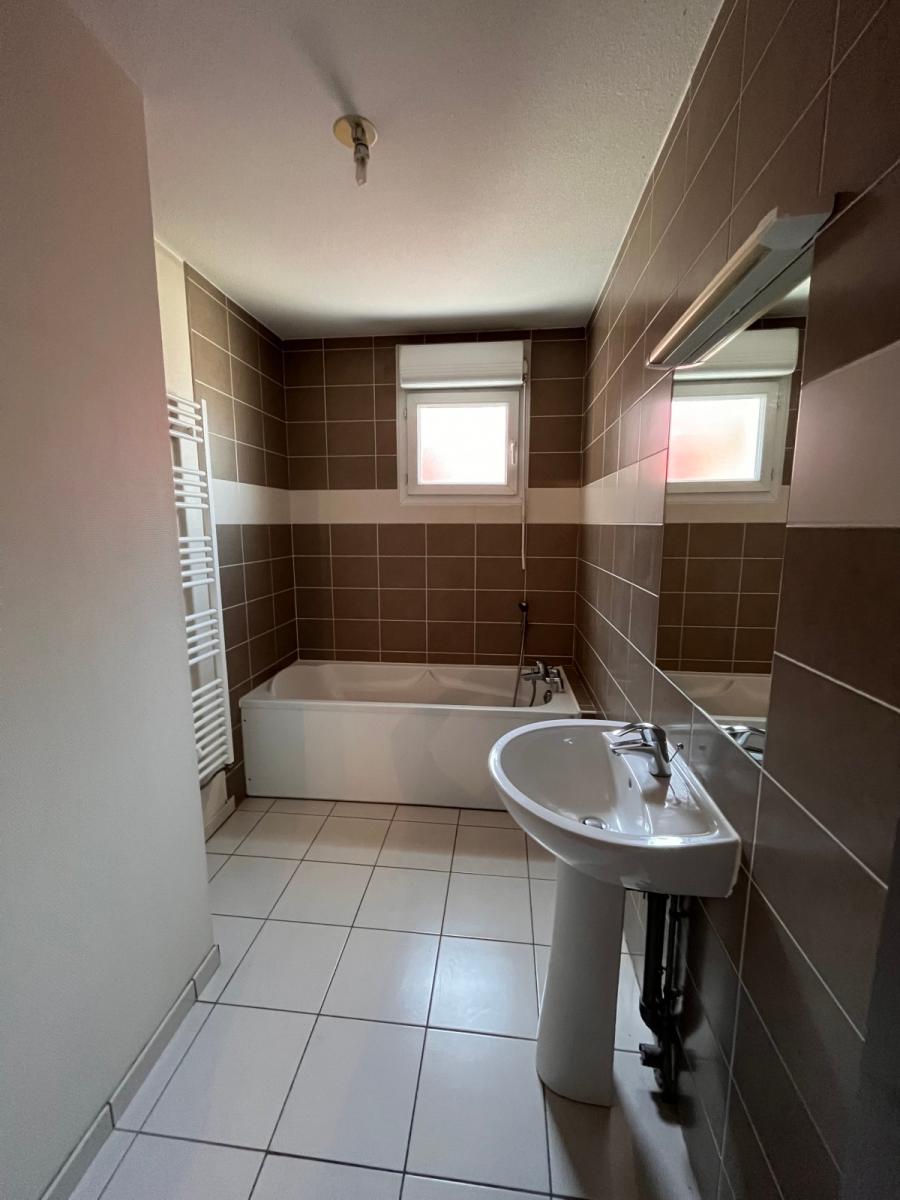 
																																							5 pièces - 
																																						3ème étage - 105m² - 1 521,85 € - Photo #6
