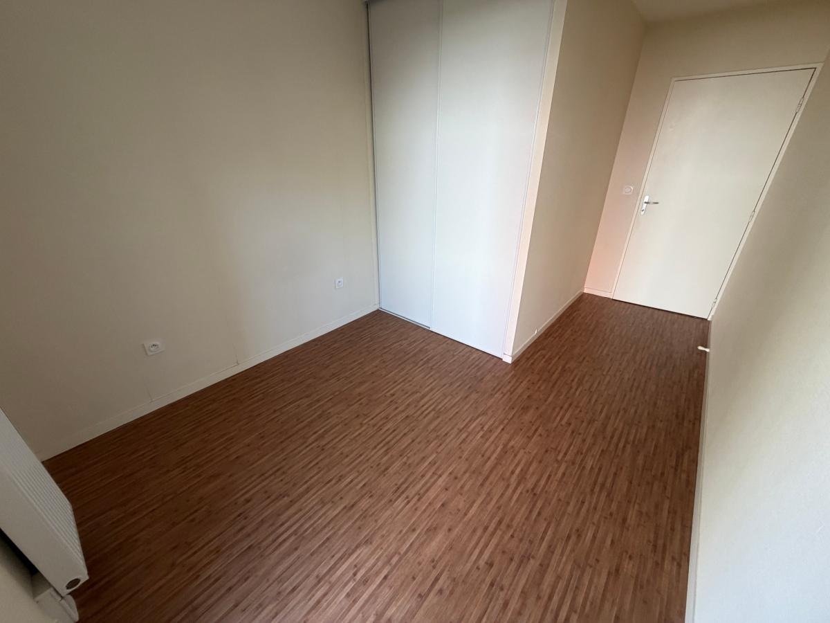 
																																							3 pièces - 
																																						RDC - 64m² - 733,21 € - Photo #4