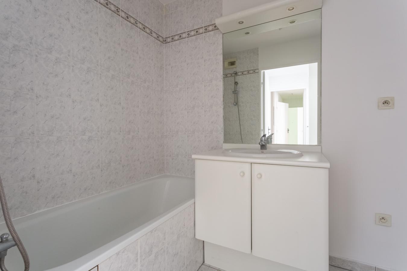 
																																							4 pièces - 
																																						1er étage - 83m² - 1 676,53 € - Photo #6