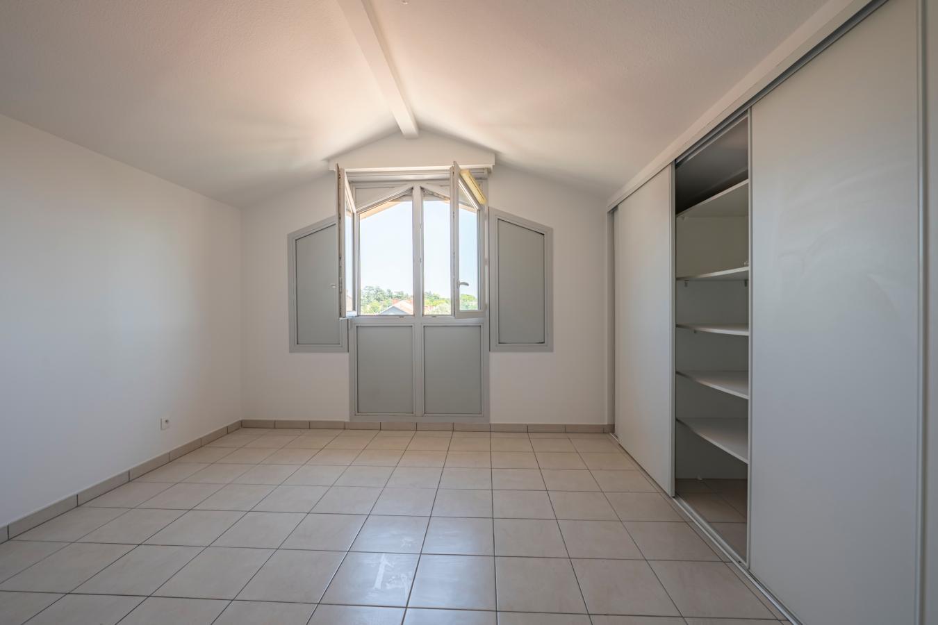 
																			5 pièces - 
																		4ème étage - 113m² - 350 000 € - Photo #6