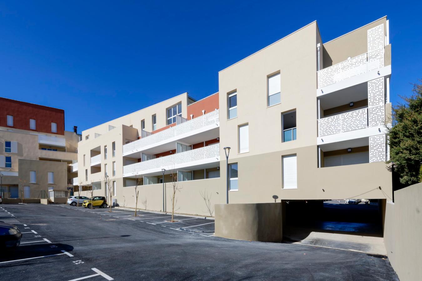 
																			3 pièces - 
																		RDC - 65m² - 864,42 € - Photo #0