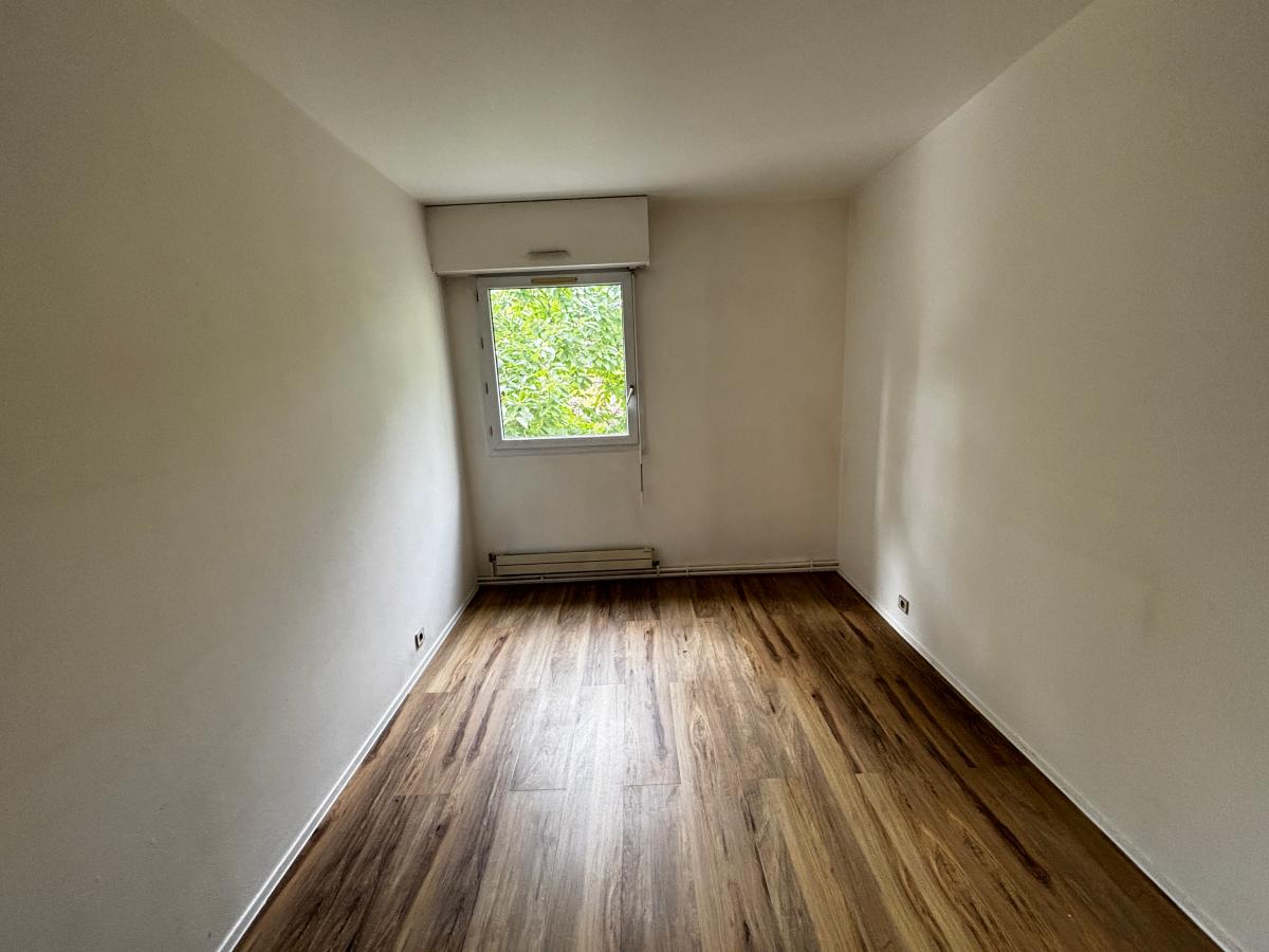 
																																							5 pièces - 
																																						2ème étage - 96m² - 2 886,48 € - Photo #7