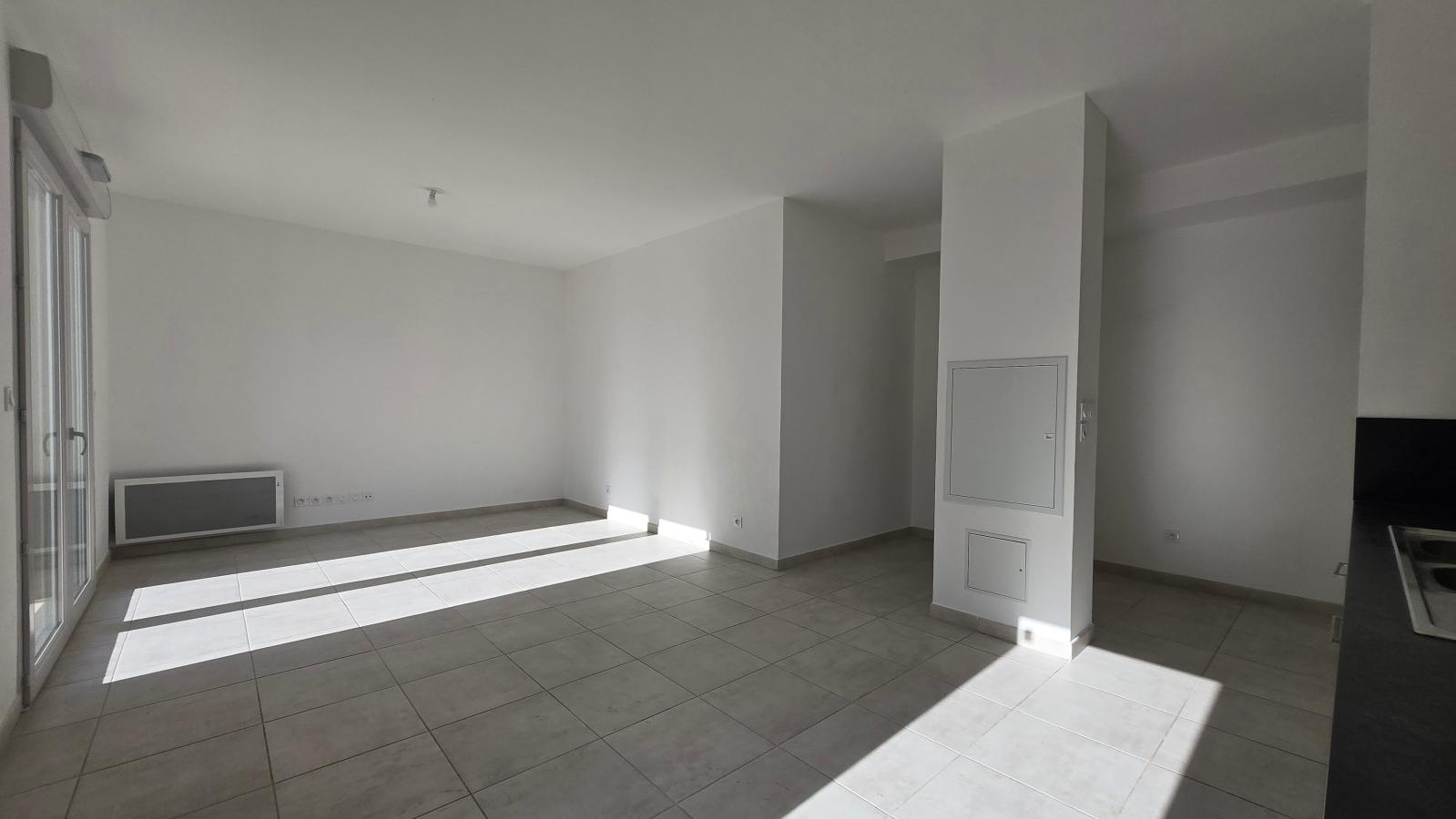 
																																							3 pièces - 
																																						RDC - 66m² - 1 139,32 € - Photo #2