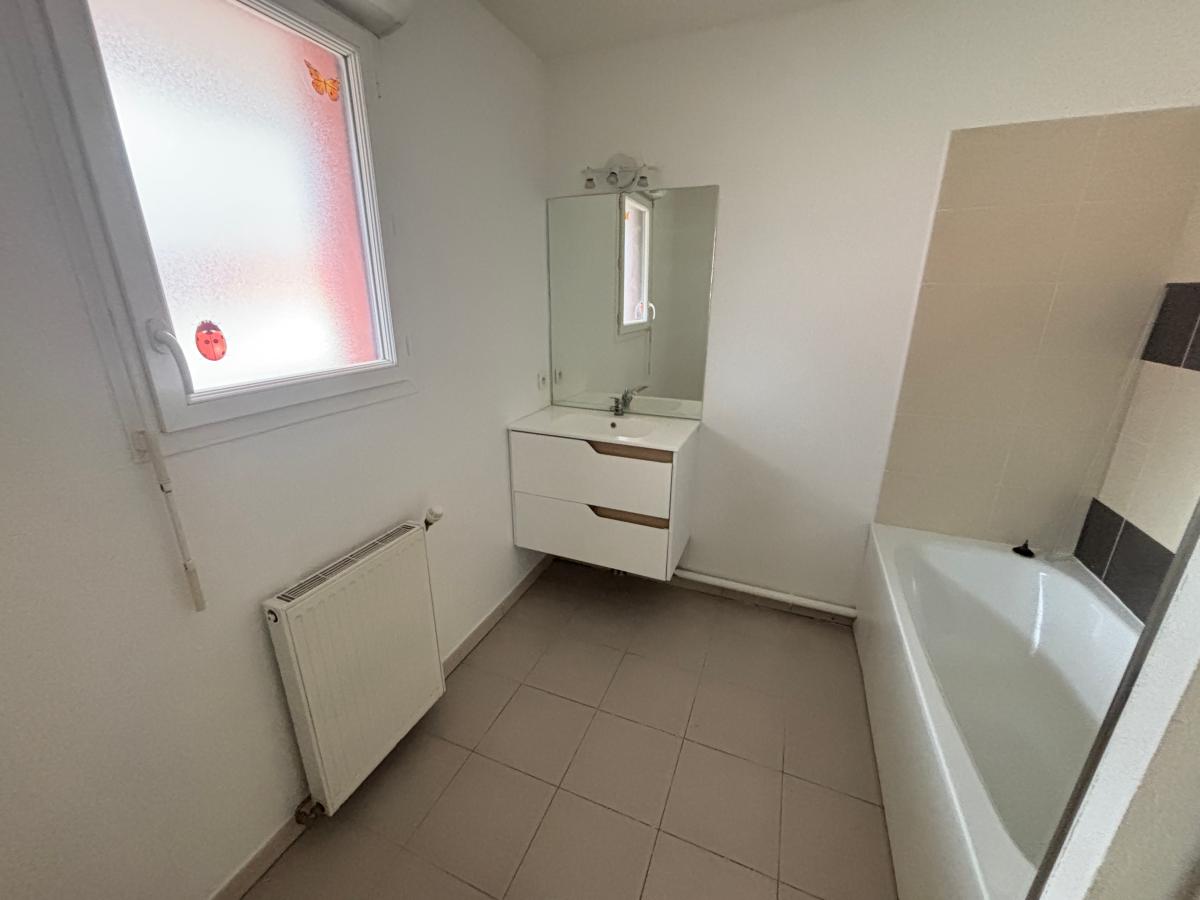 
																			4 pièces - 
																		RDC - 84m² - 1 039,28 € - Photo #5