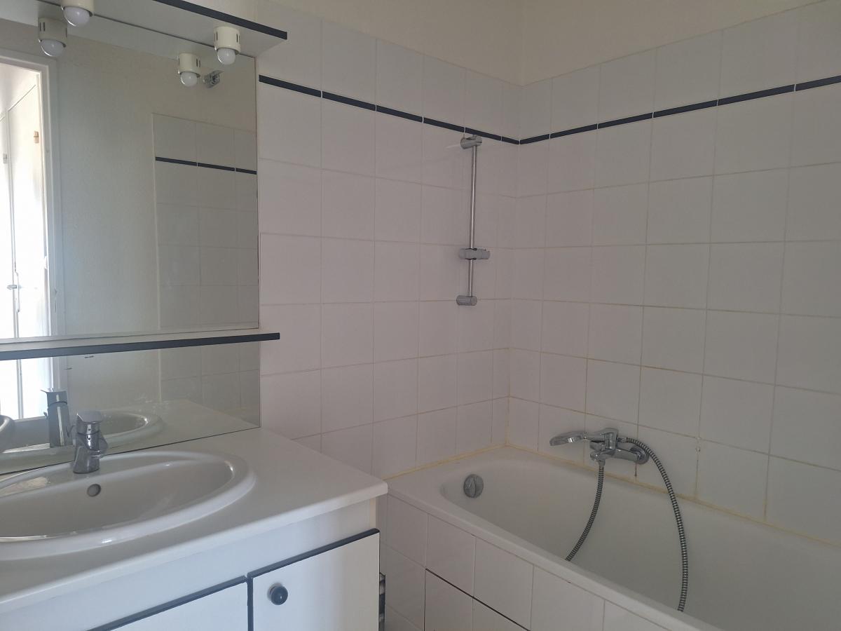 
																																							4 pièces - 
																																						3ème étage - 71m² - 1 100,10 € - Photo #4