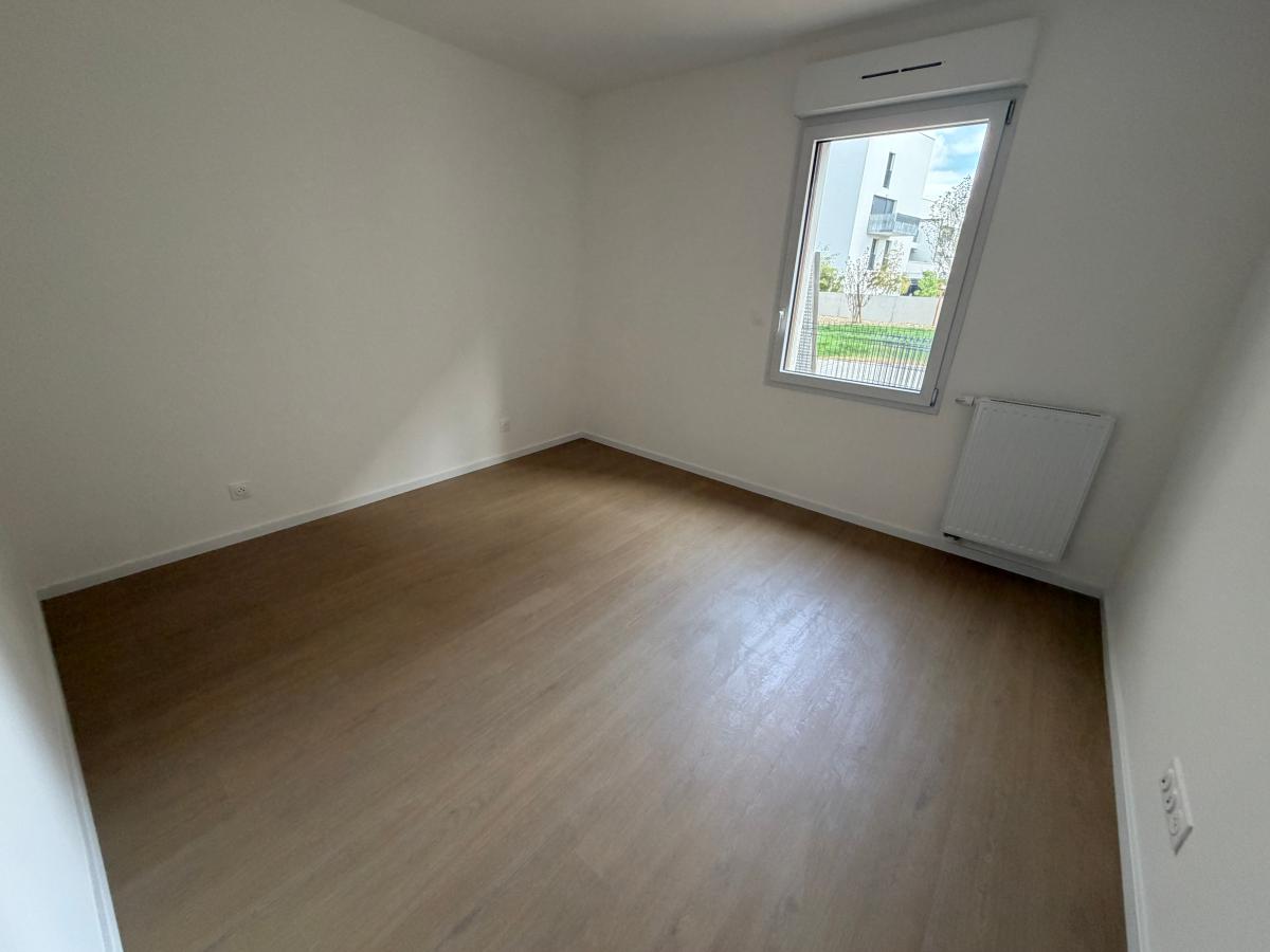 
																																							4 pièces - 
																																						RDC - 76m² - 1 081,61 € - Photo #2