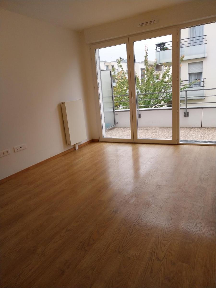 
																																							3 pièces - 
																																						1er étage - 65m² - 796,34 € - Photo #2