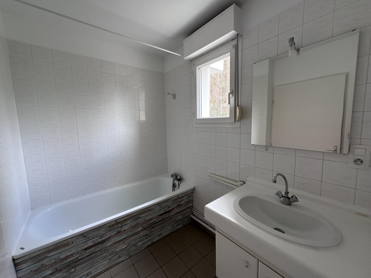 
																																							3 pièces - 
																																						1er étage - 73m² - 826,86 € - Photo #7