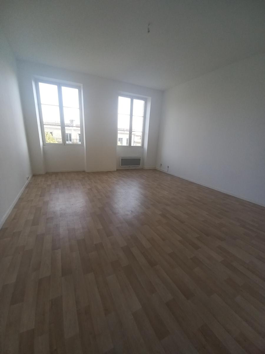 
																			4 pièces - 
																		3ème étage - 87m² - 1 189,65 € - Photo #1
