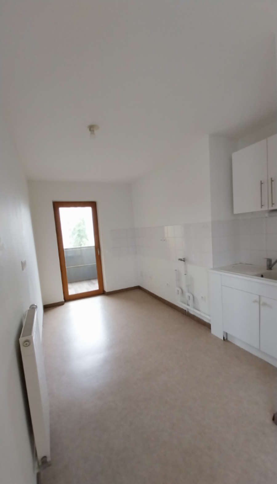
																																							4 pièces - 
																																						6ème étage - 83m² - 1 062,55 € - Photo #2