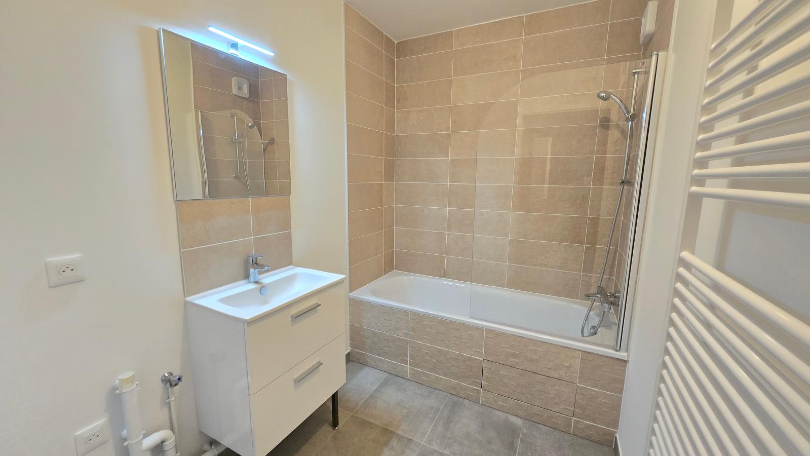 
																																							3 pièces - 
																																						3ème étage - 70m² - 1 389,35 € - Photo #6