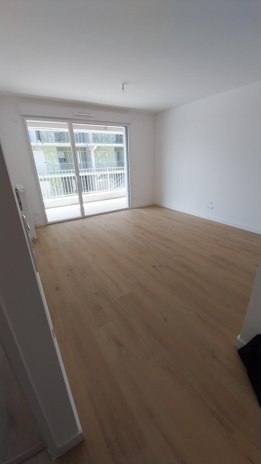 
																																							3 pièces - 
																																						1er étage - 64m² - 923,13 € - Photo #2