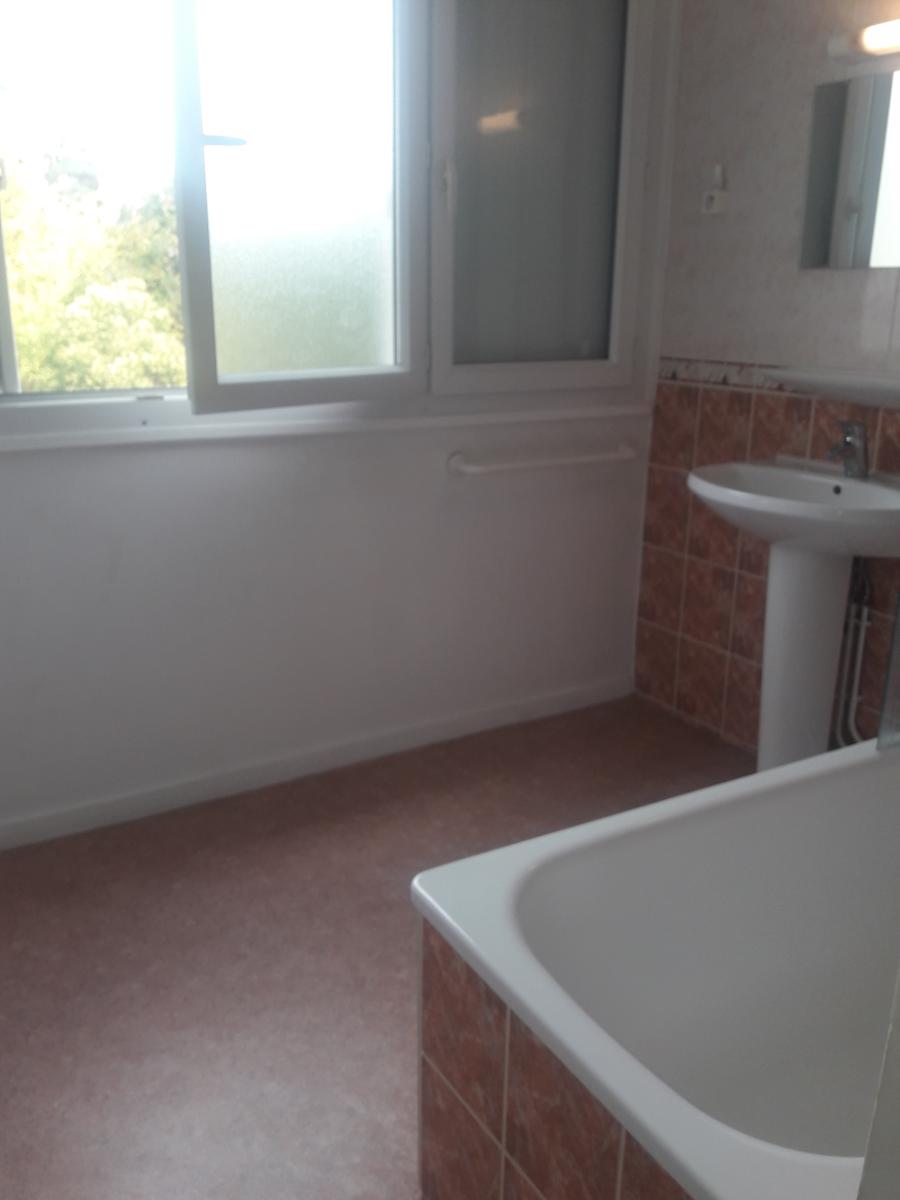 
																			4 pièces - 
																		3ème étage - 70m² - 868,46 € - Photo #3