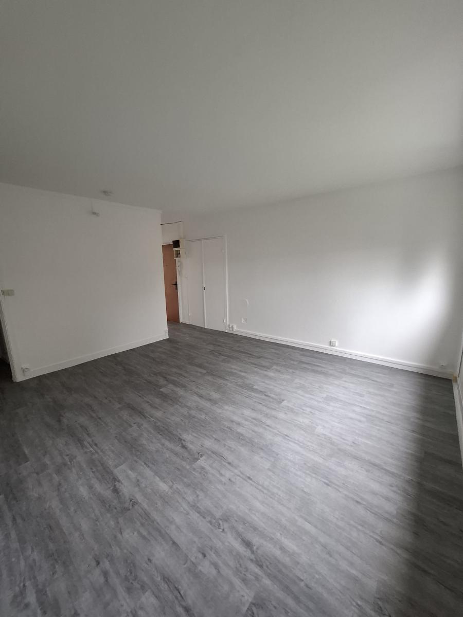 
																																							5 pièces - 
																																						1er étage - 81m² - 723,50 € - Photo #4