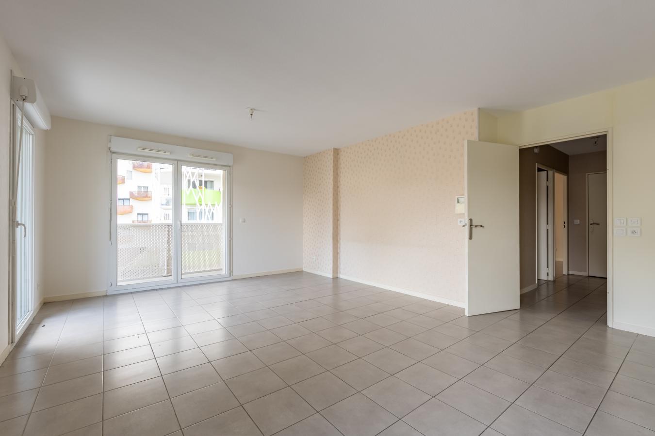 
																			4 pièces - 
																		1er étage - 77m² - 970,50 € - Photo #2