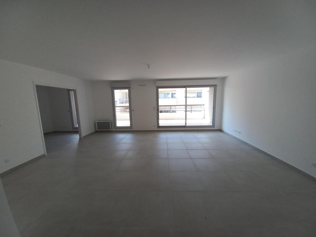 
																																							4 pièces - 
																																						5ème étage - 115m² - 2 403,80 € - Photo #1