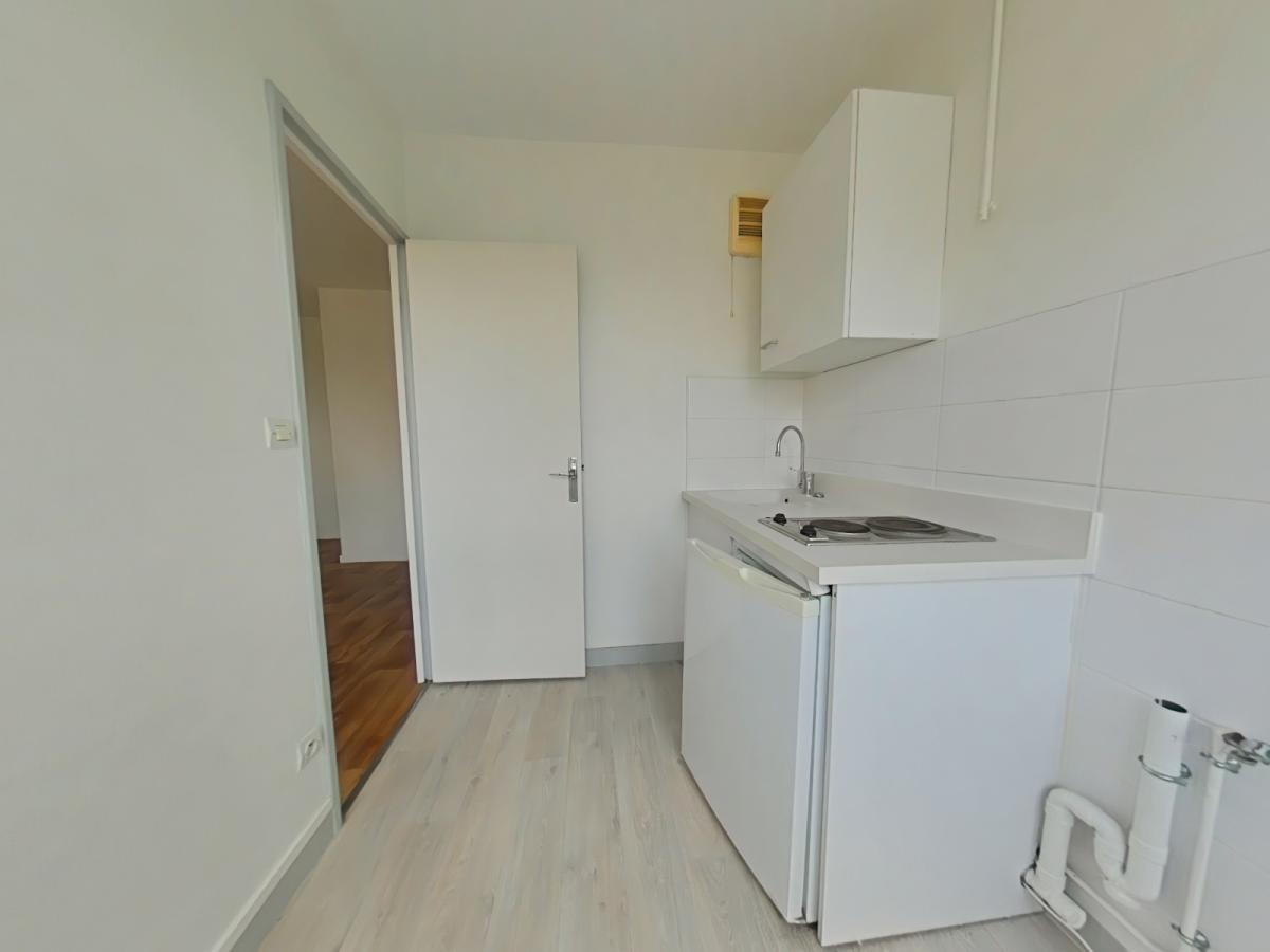 
																																							1 pièce - 
																																						2ème étage - 28m² - 462,51 € - Photo #3