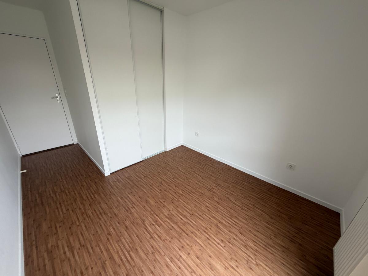 
																																							4 pièces - 
																																						1er étage - 84m² - 903,68 € - Photo #6