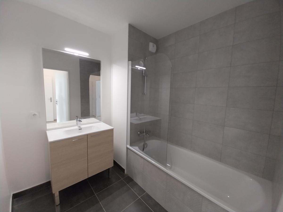 
																																							3 pièces - 
																																						1er étage - 69m² - 914,55 € - Photo #5
